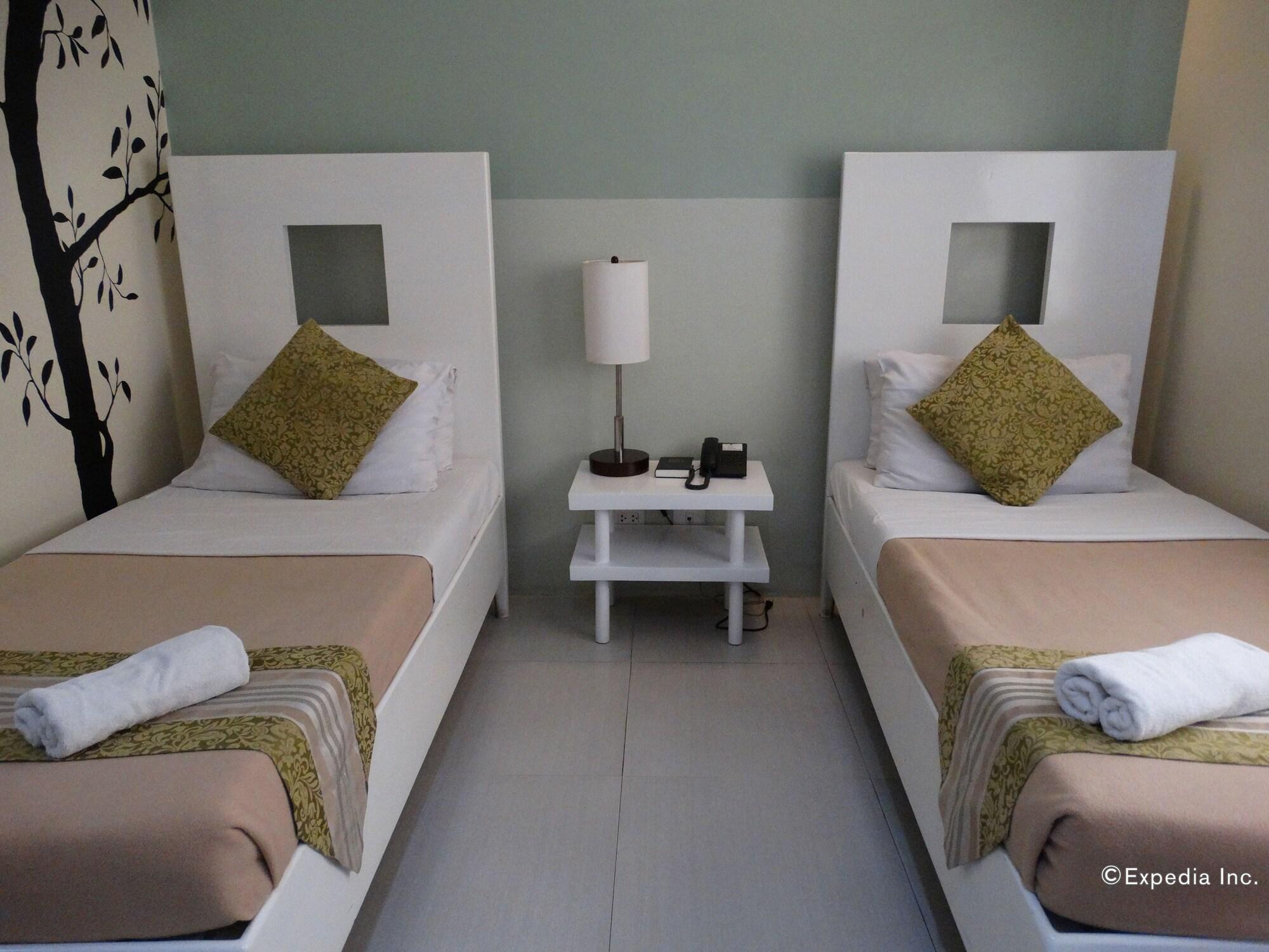 Empire Suites Hotel Puerto Princesa Exterior photo