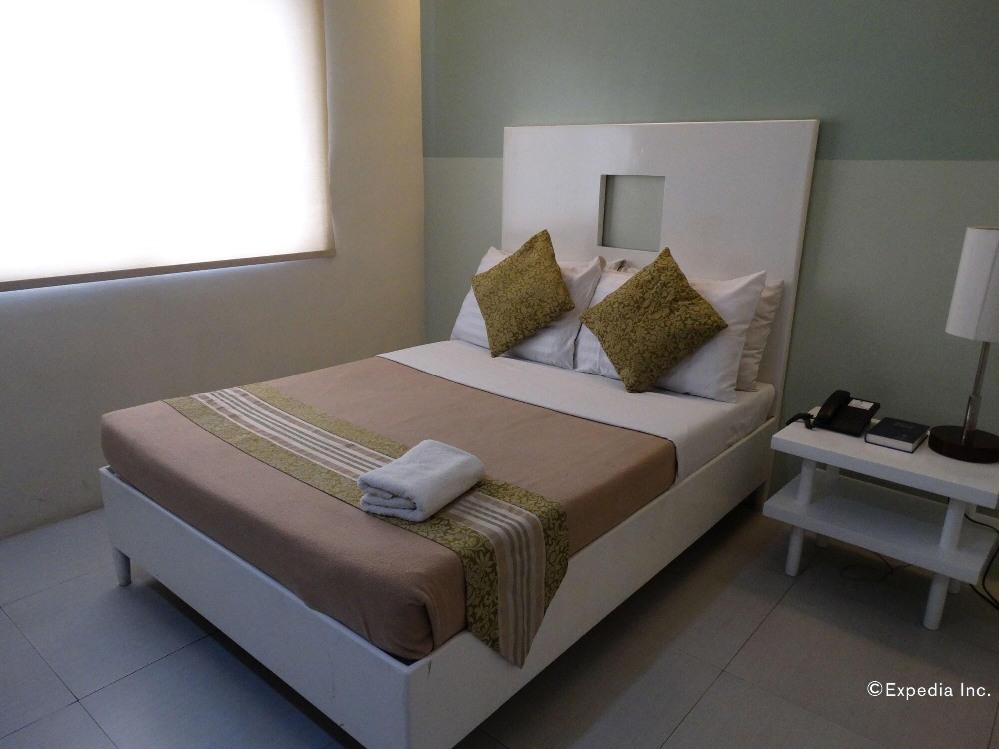 Empire Suites Hotel Puerto Princesa Exterior photo