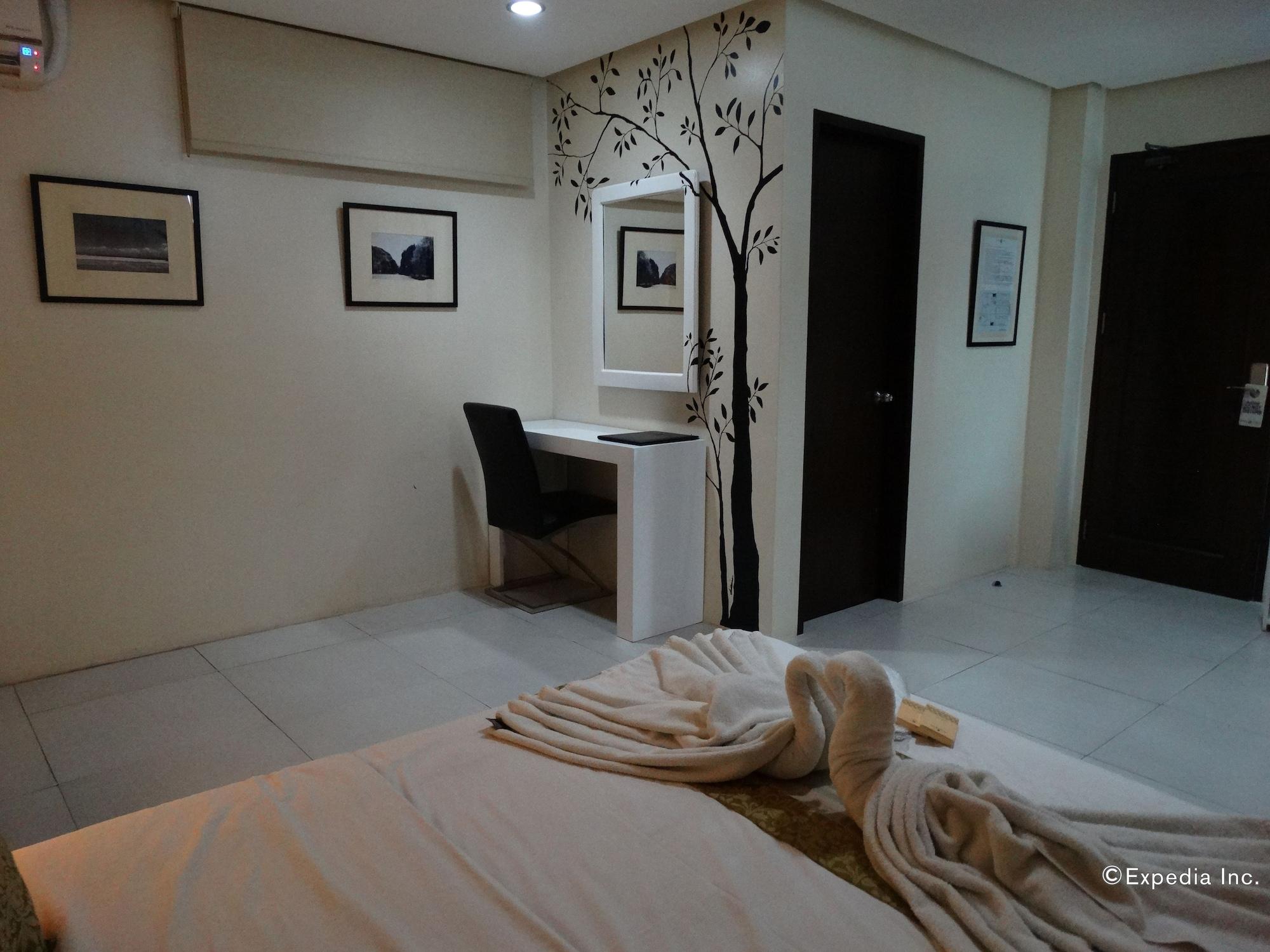 Empire Suites Hotel Puerto Princesa Exterior photo